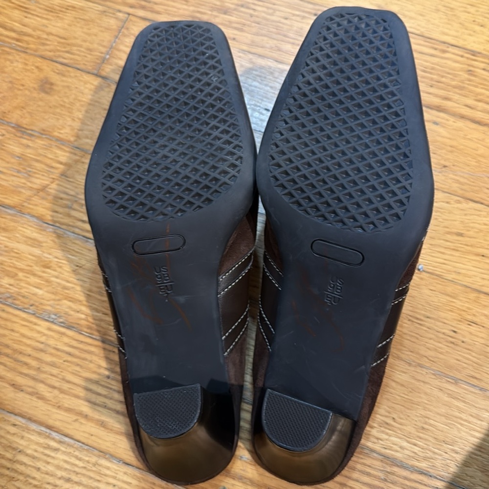 🌼AEROSOLES - BROWN SUEDE SLIP-ON - 3 INCH HEELS🌼 - Picture 9 of 11